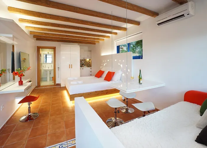 Felix & Lucia Simona Mousata