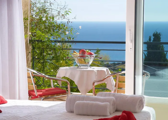 Hotel Felix & Lucia Simona Mousata