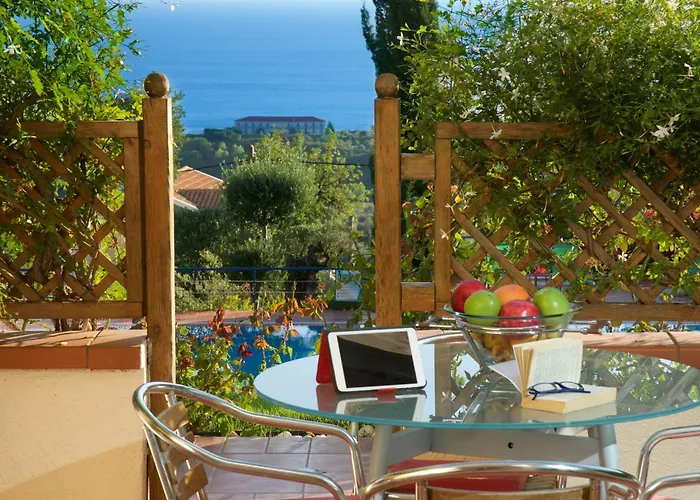 Felix & Lucia Simona Mousata