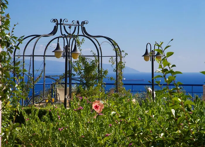 Felix & Lucia Simona 3* Mousata