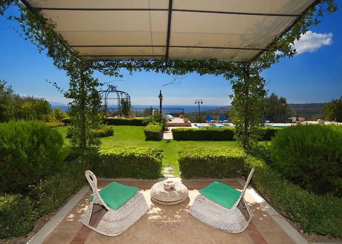 Ξενοδοχείο Felix & Lucia Simona 3*