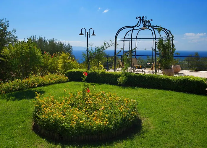 Hotel Felix & Lucia Simona Mousata